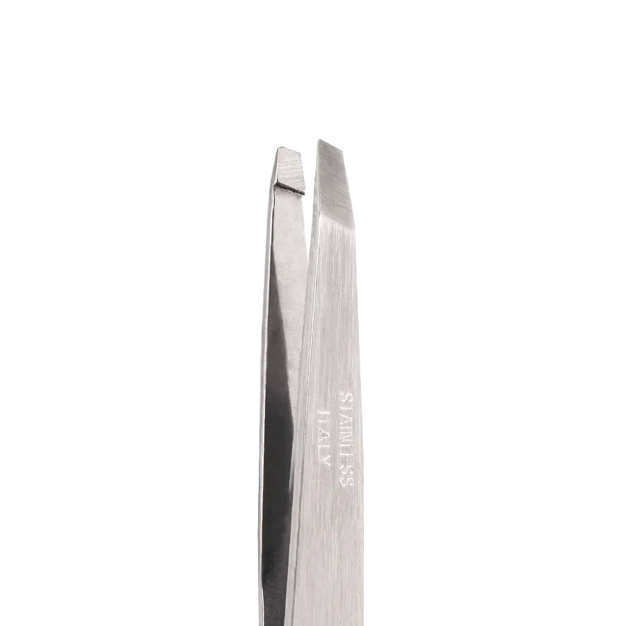 ÉLAN - Professional Slanted Eyebrow Tweezer in Silver