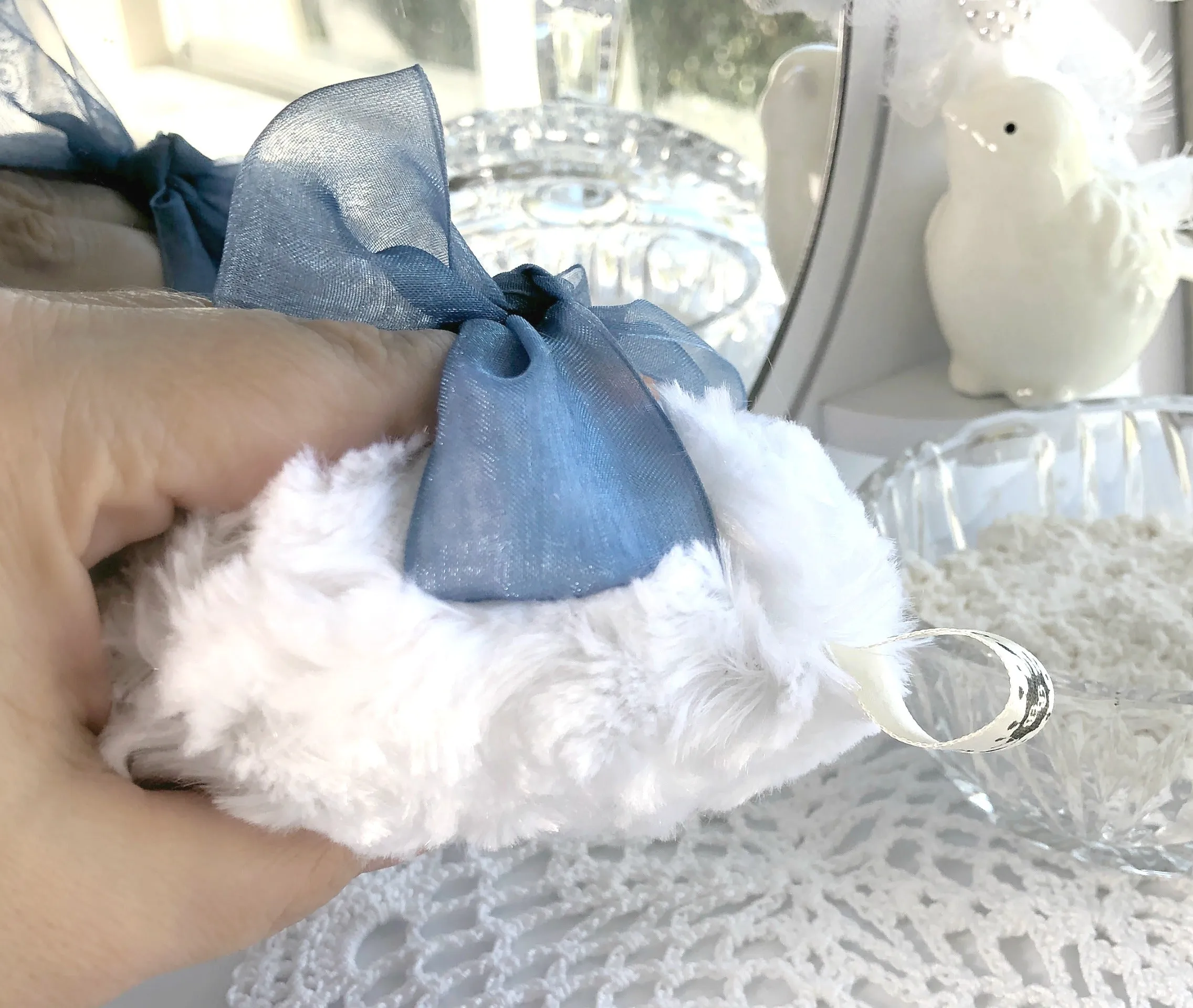 Powder Puff - country blue, 4 inch